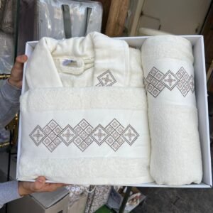 Nouvelle collection 🆕🆕 Sortie de bain 3 pièce 👰‍♀️🤵‍♂️ Coton 100% Haut de gamme  Marque : KRISTAL  produits turk 🇹🇷 Prix :6800 da 💰💰