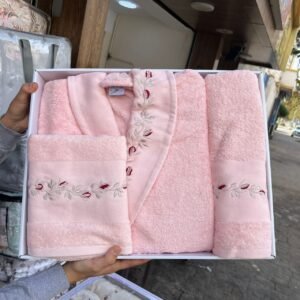 Nouvelle collection 🆕🆕 Sortie de bain 3 pièce 👰‍♀️🤵‍♂️ Coton 100% Haut de gamme  Marque : KRISTAL  produits turk 🇹🇷 Prix :6800 da 💰💰