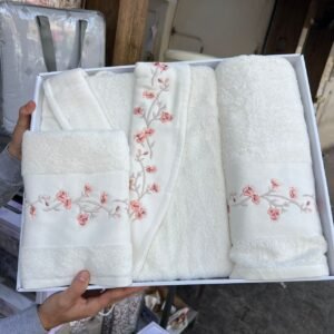 Nouvelle collection 🆕🆕 Sortie de bain 3 pièce 👰‍♀️🤵‍♂️ Coton 100% Haut de gamme  Marque : KRISTAL  produits turk 🇹🇷 Prix :6800 da 💰💰