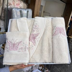 Nouvelle collection 🆕🆕 Sortie de bain 3 pièce 👰‍♀️🤵‍♂️ Coton 100% Haut de gamme  Marque : KRISTAL  produits turk 🇹🇷 Prix :6800 da 💰💰